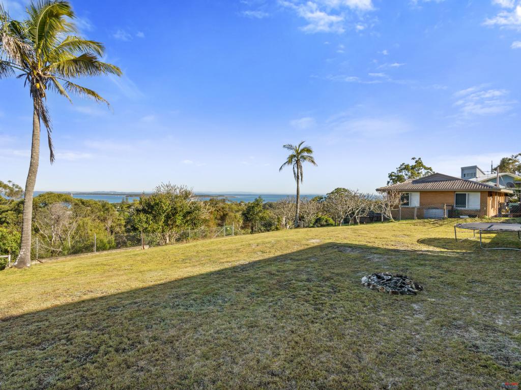 69 Rainbow Cres, Dunwich, QLD 4183