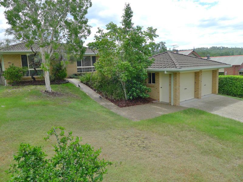 15 BERKELEY PL, FERNY GROVE, QLD 4055