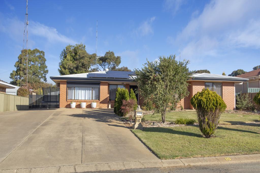 10 Berwick St, Clare, SA 5453