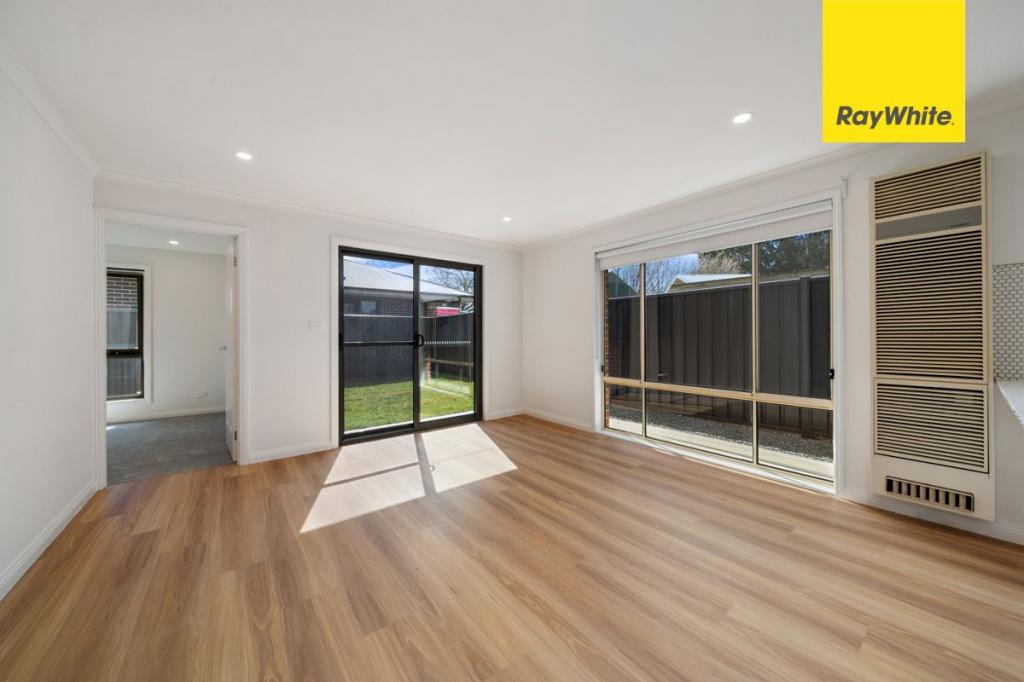35 Thornhill Cres, Dunlop, ACT 2615
