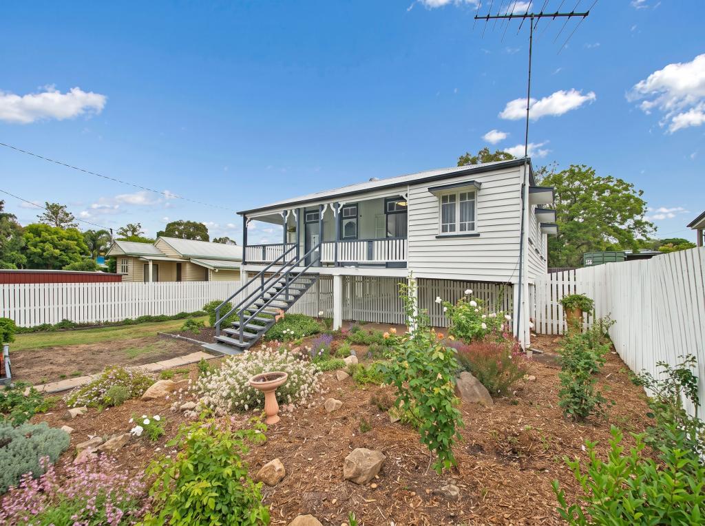 15 Ethel St, Kilcoy, QLD 4515