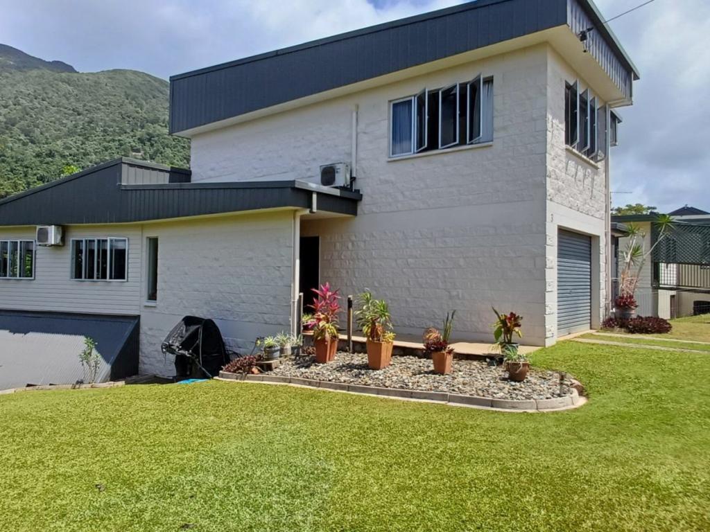 3 Kirk St, Tully, QLD 4854