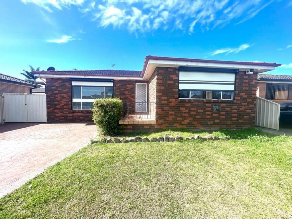 98 Sweethaven Rd, Greenfield Park, NSW 2176