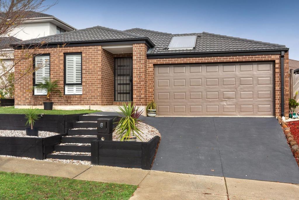 8 CARAMBOLA PL, BERWICK, VIC 3806