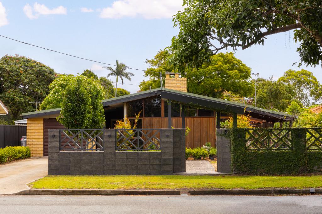 9 SAMUEL ST, WOODY POINT, QLD 4019