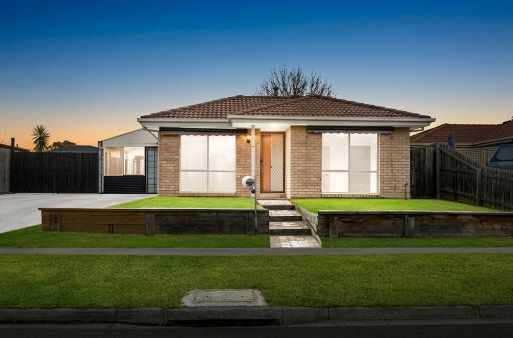 28 Godwin Cres, Cranbourne North, VIC 3977