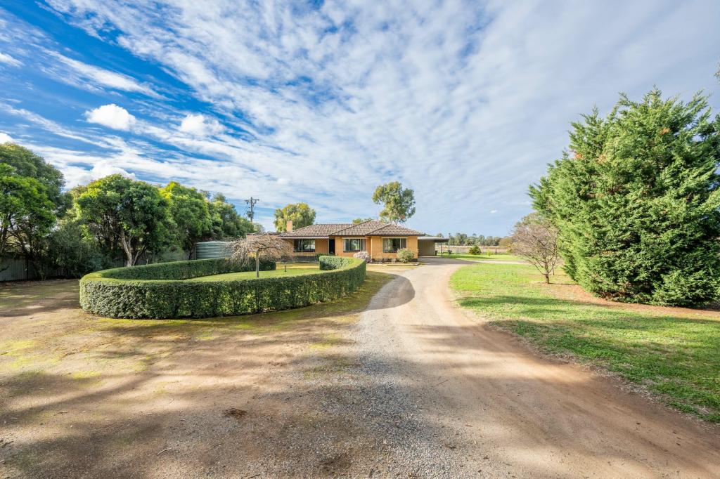 1015 MITCHELL RD, KIALLA EAST, VIC 3631