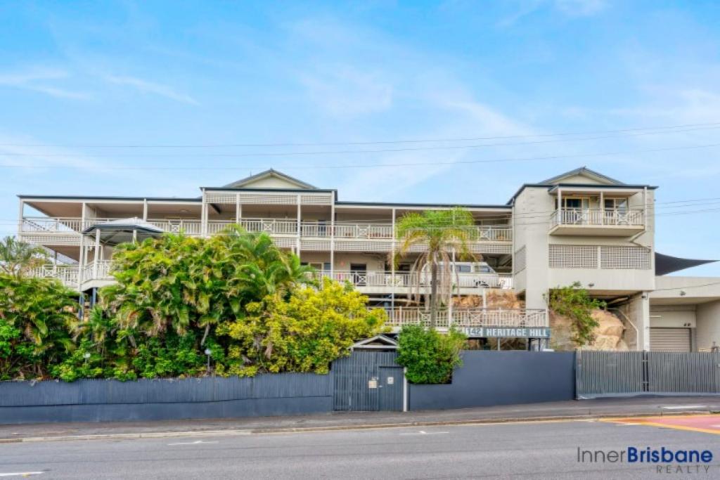 2/142 ST PAULS TCE, SPRING HILL, QLD 4000