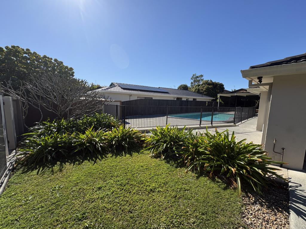 22 Lambros Dr, Benowa, QLD 4217