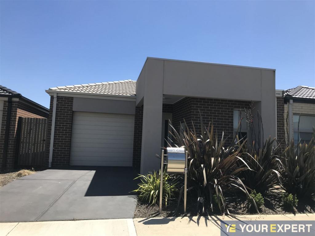 14 Murgese Cct, Clyde North, VIC 3978