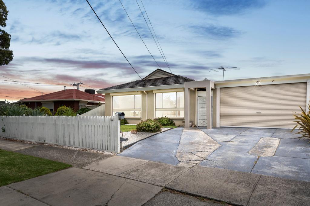 141 CARRICK DR, GLADSTONE PARK, VIC 3043