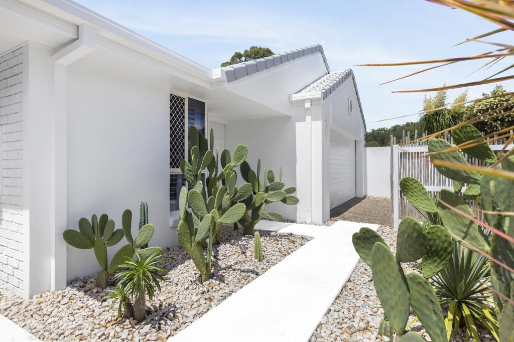 4 Typha Pl, Elanora, QLD 4221