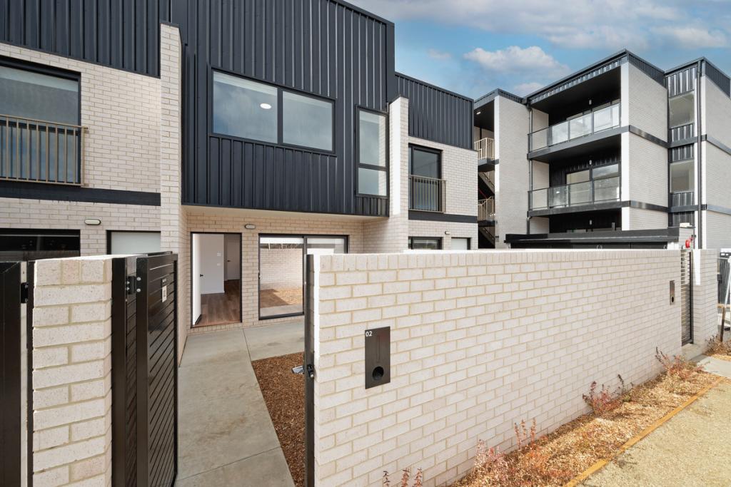 2/2 CORNELIUS ST, COOMBS, ACT 2611