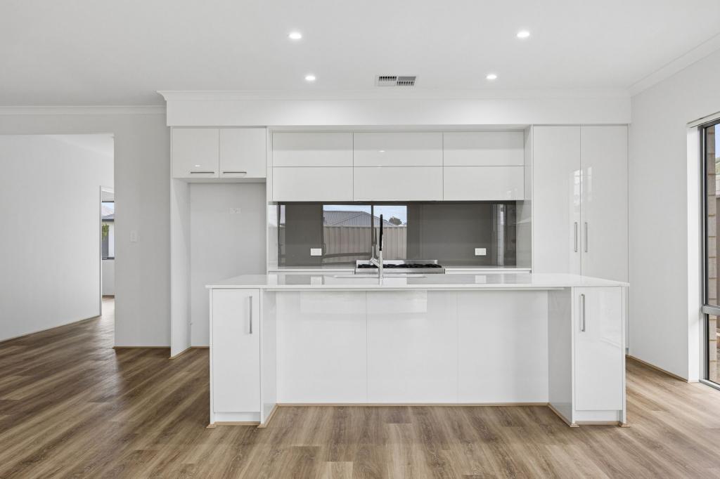 33 Magnificent Dr, Mandogalup, WA 6167