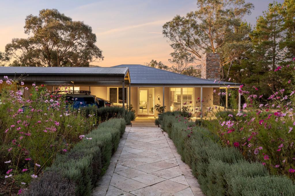 15 Amungula Pl, Wamboin, NSW 2620