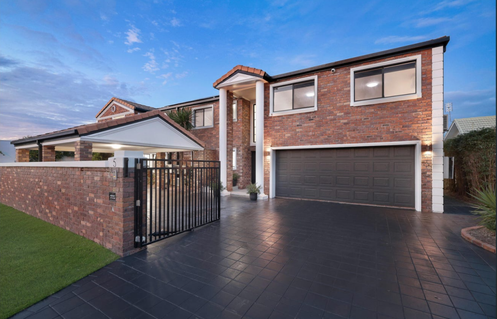 5 Buccaneer Ct, Surfers Paradise, QLD 4217