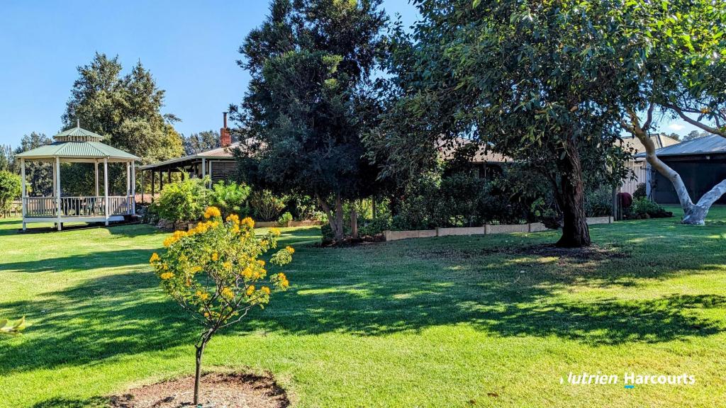 249 Lennards Rd, Lennard Brook, WA 6503