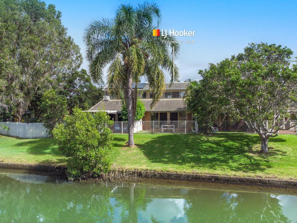 2/18 BIENVENUE DR, CURRUMBIN WATERS, QLD 4223