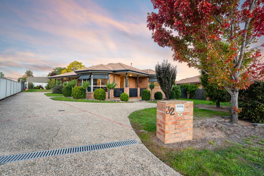 2/32 Amalfi Dr, Lavington, NSW 2641
