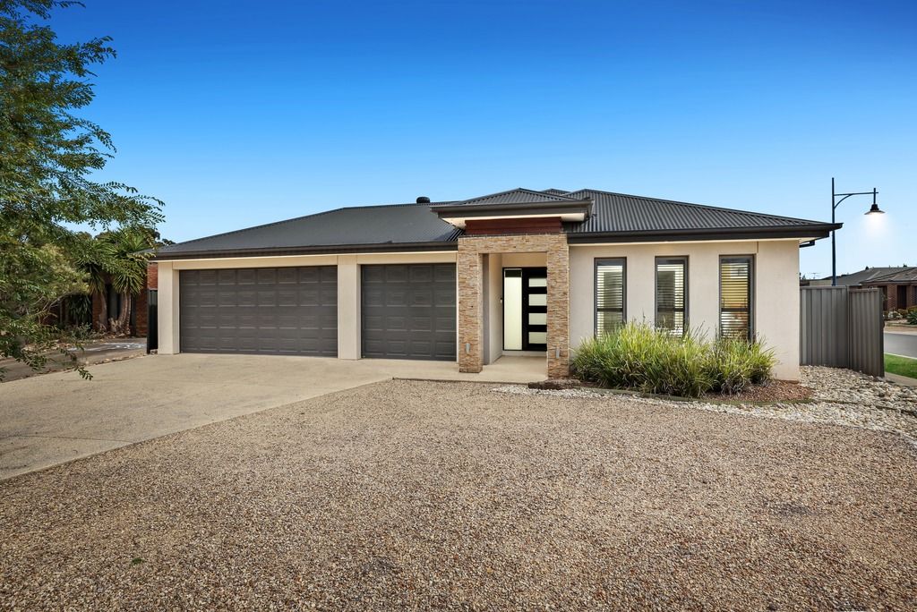 21 MURRUMBIDGEE ST, MANOR LAKES, VIC 3024