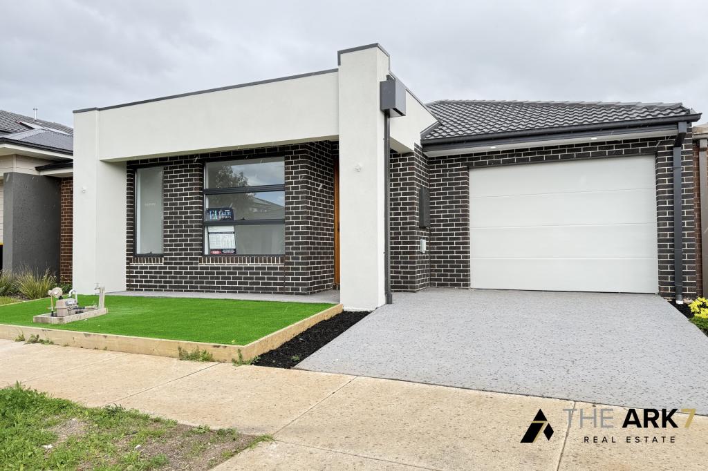 17 Yeoman St, Melton South, VIC 3338