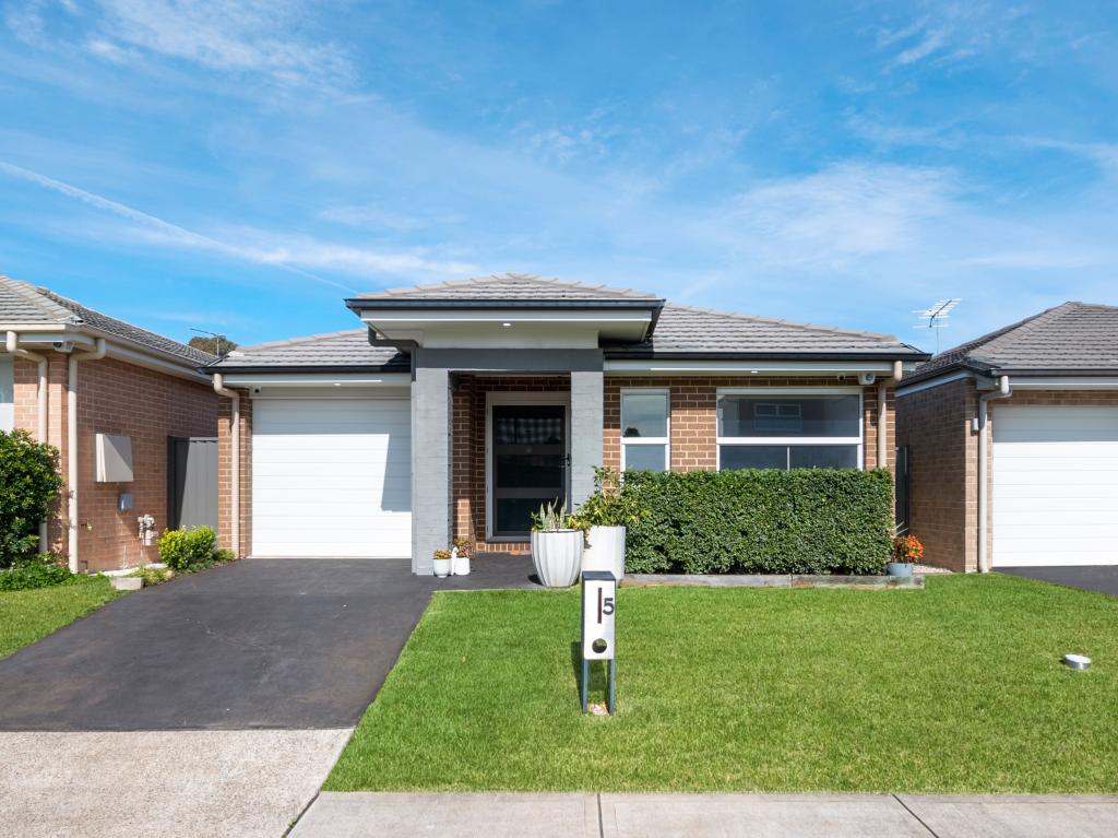 5 Grantham Cres, Denham Court, NSW 2565