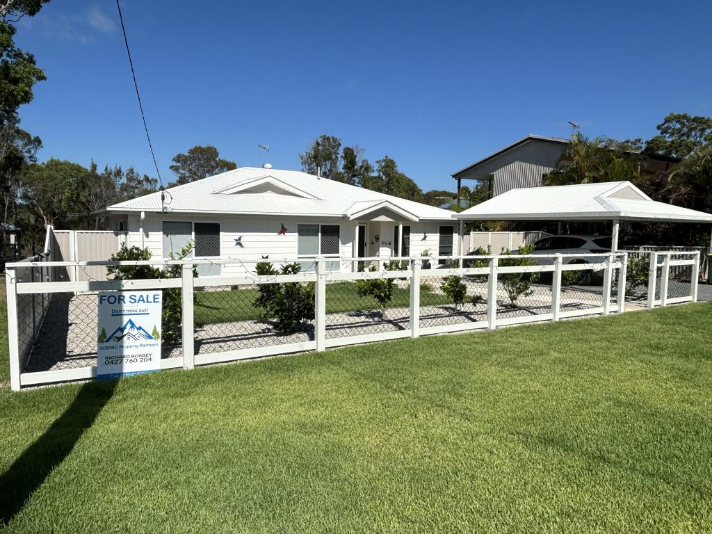 12 BAY DR, RUSSELL ISLAND, QLD 4184