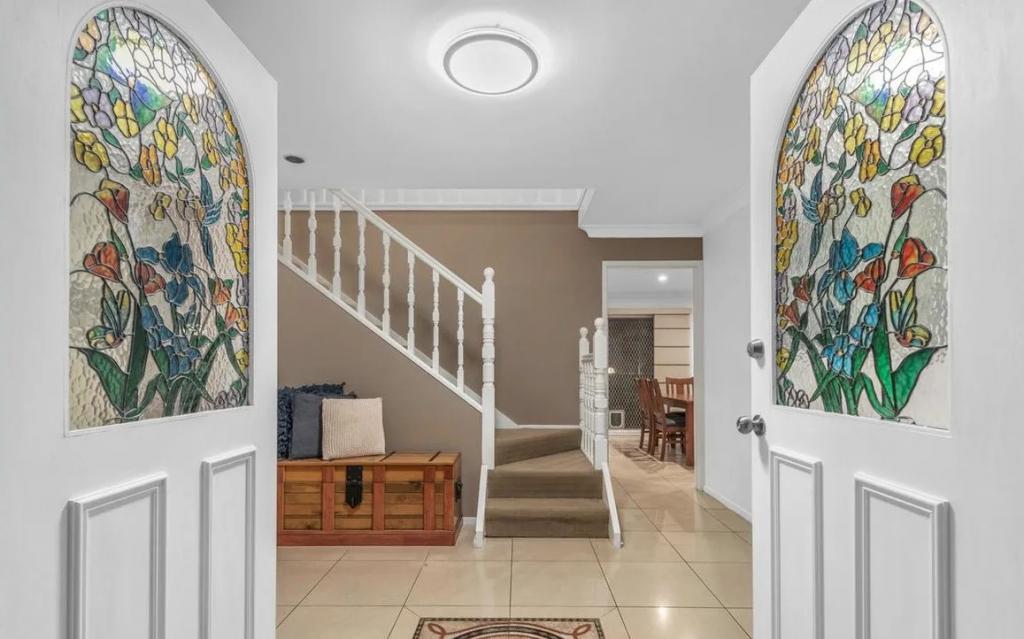 422 Winstanley St, Carindale, QLD 4152