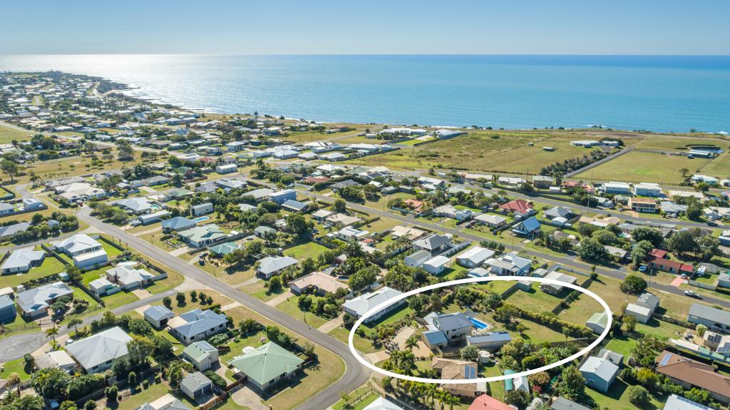 25 Cove St, Burnett Heads, QLD 4670