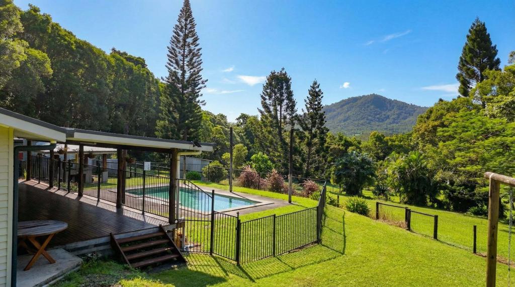 8 North Hull Rd, Carmoo, QLD 4852