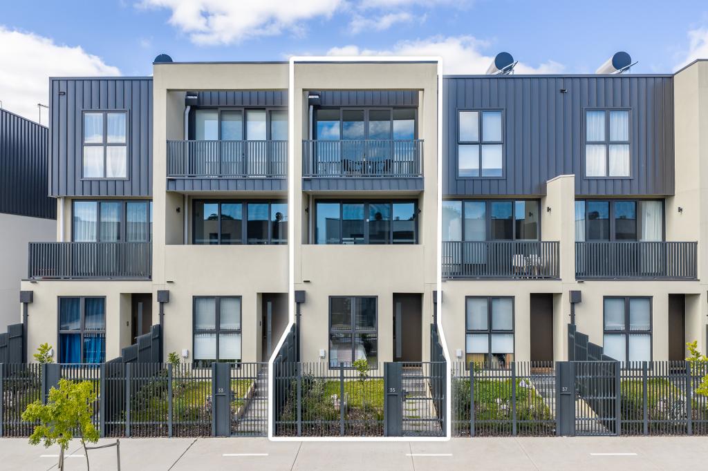 35 ROBERSTON RD, NUNAWADING, VIC 3131
