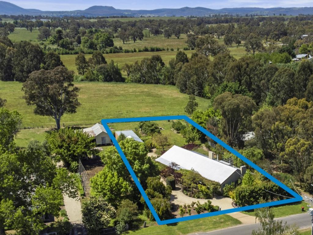 9 Logan St, Mansfield, VIC 3722