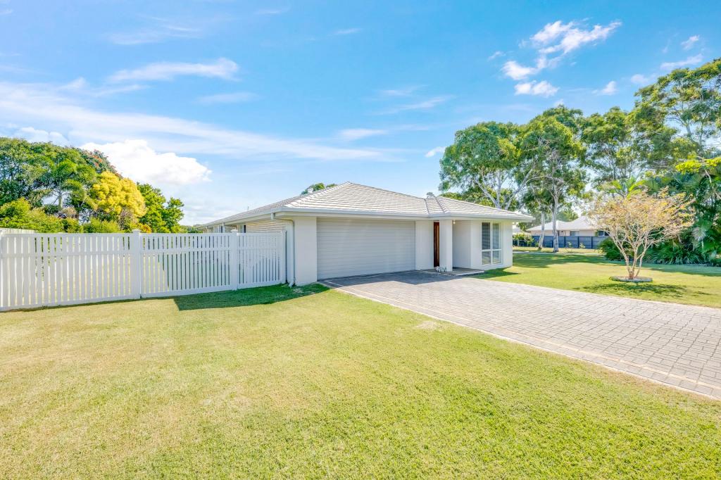 3 Raewood Cl, Coral Cove, QLD 4670