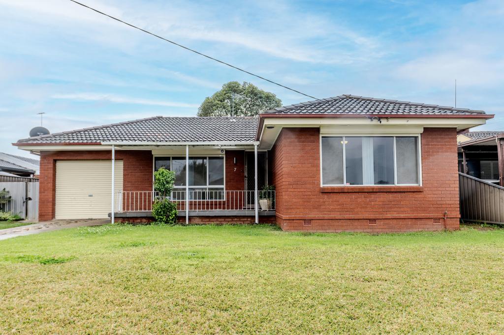 7 BLUE GUM AVE, SOUTH PENRITH, NSW 2750