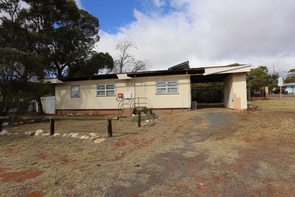 8 NEW CLAYTON ST, KAMBALDA EAST, WA 6442