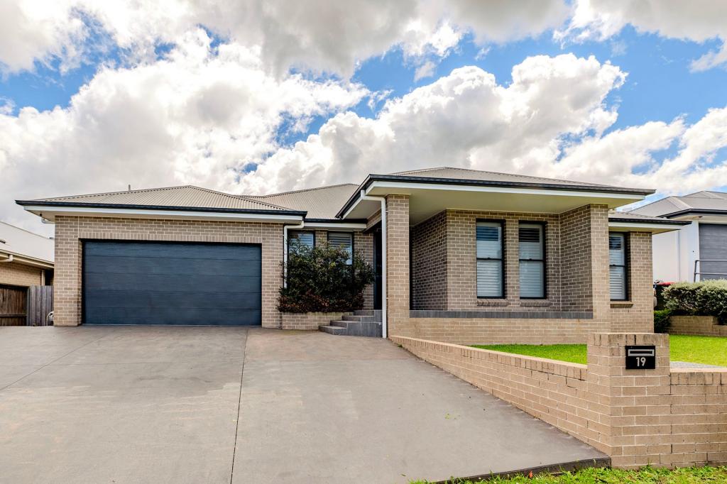 19 Birtle St, The Oaks, NSW 2570