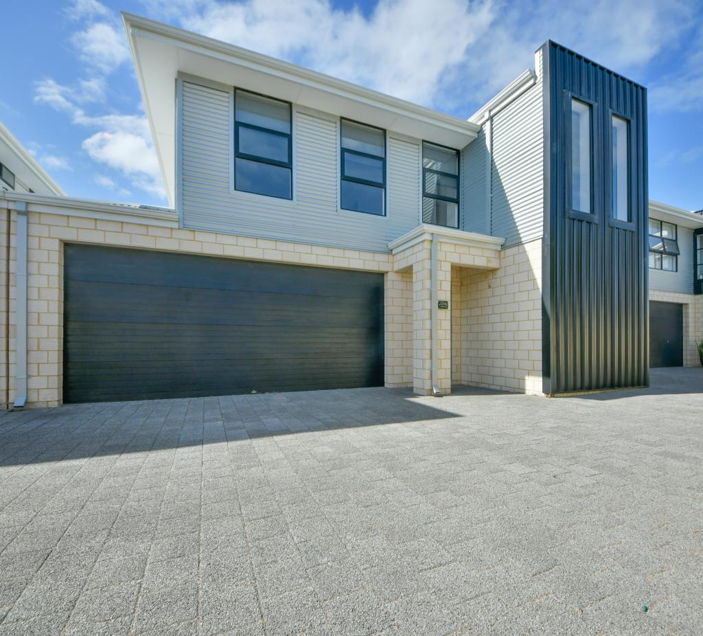 104C SAFETY BAY RD, SHOALWATER, WA 6169