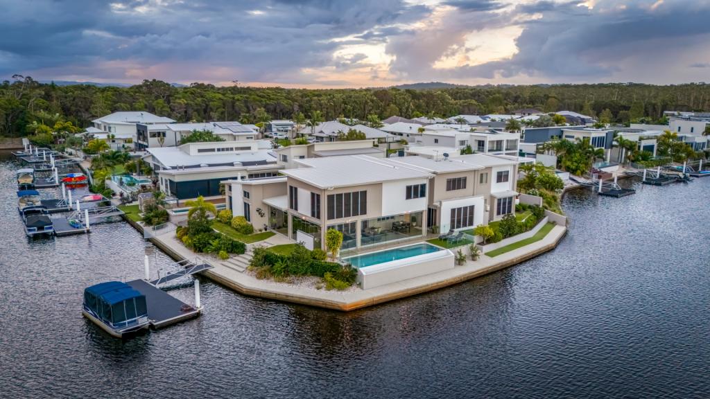 6 LAKE VISTA LANE, PELICAN WATERS, QLD 4551