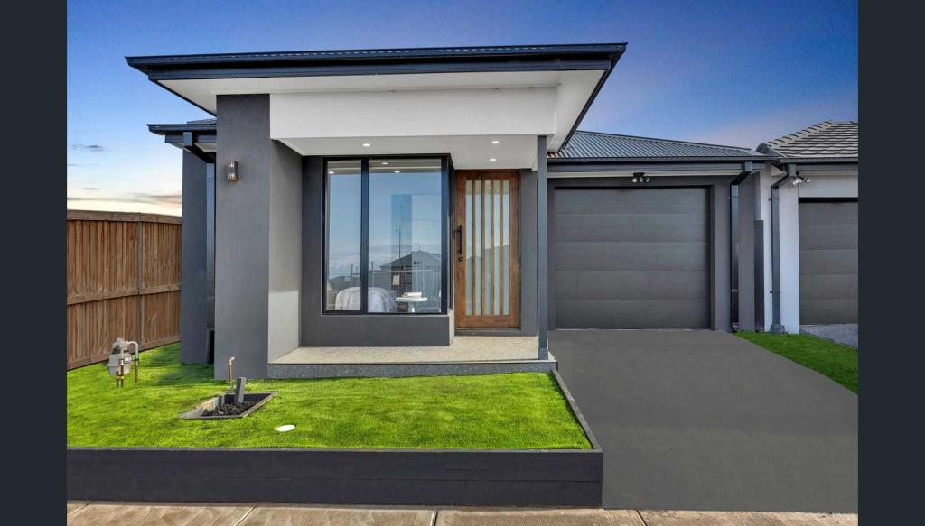 30 DANUBE RD, TRUGANINA, VIC 3029