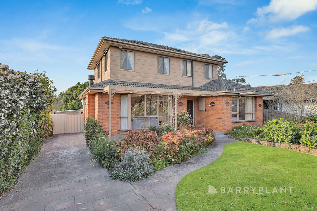 15 CAMBRIDGE DR, GLEN WAVERLEY, VIC 3150