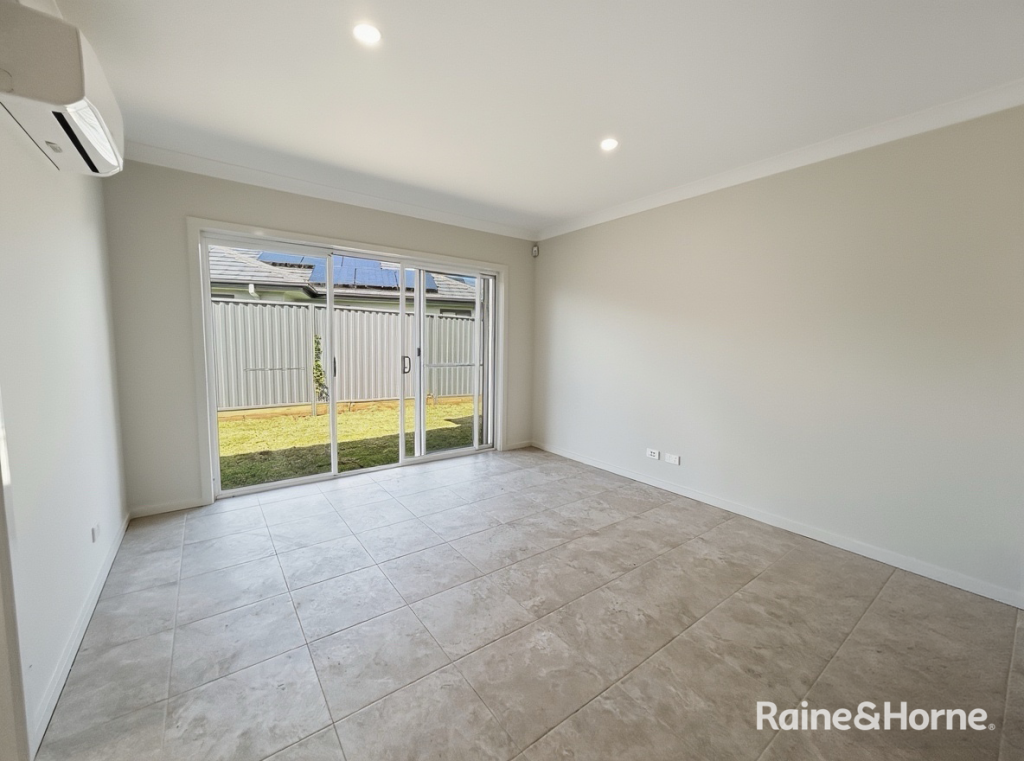 11a Illyria St, Rosemeadow, NSW 2560