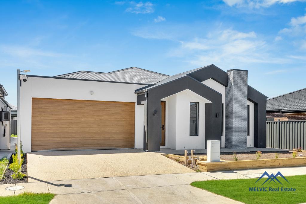 4 AMADEUS ST, CLYDE, VIC 3978