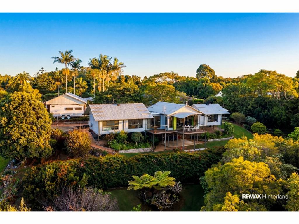 8 Esmaurel Cl, Mapleton, QLD 4560