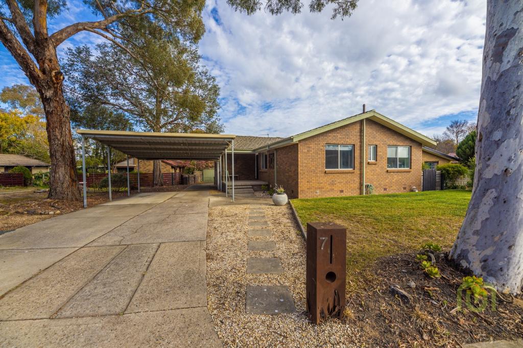 7 Griffith Pl, Kambah, ACT 2902