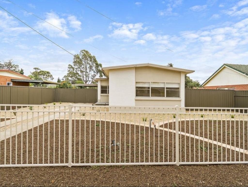 11 Barker Cres, Smithfield Plains, SA 5114