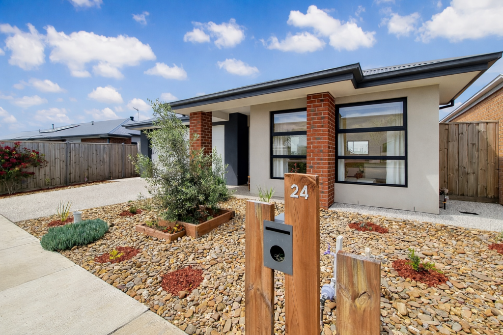 24 Devereux Way, Charlemont, VIC 3217