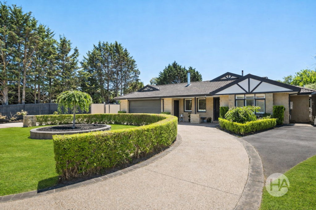 2 Shiraz Cl, Mount Martha, VIC 3934