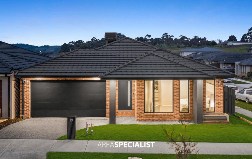 18 SILVERSTAR ST, PAKENHAM, VIC 3810