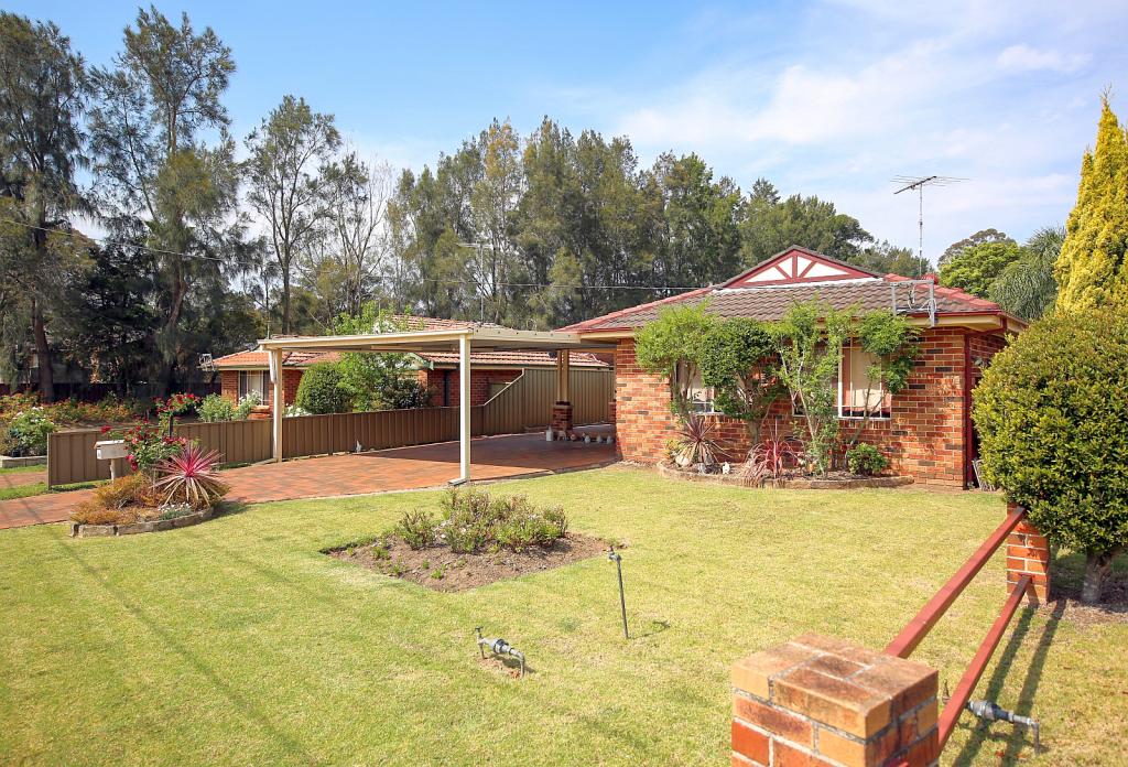 32 Devitt Cres, The Oaks, NSW 2570