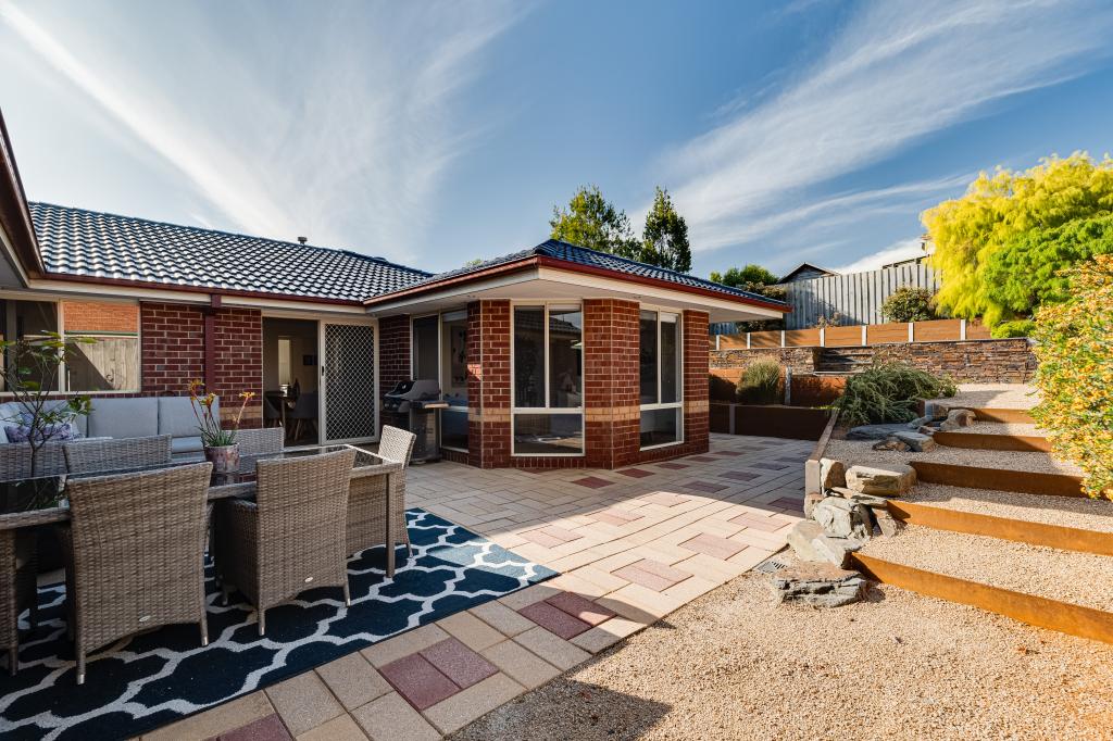 27 Fieldstone Bvd, Beaconsfield, VIC 3807